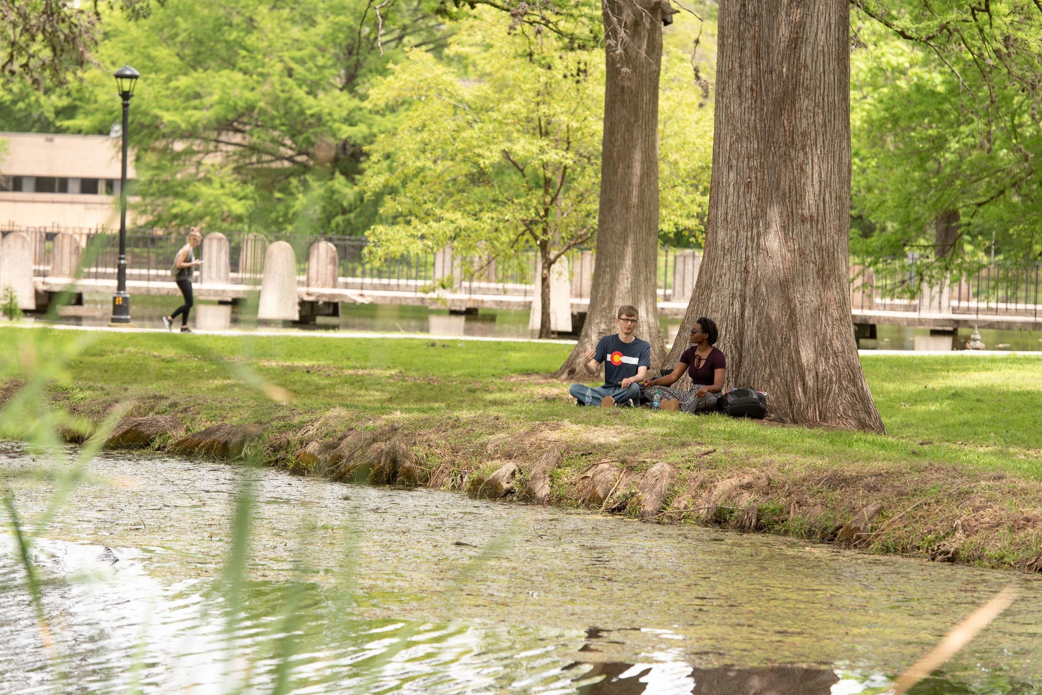 Sinh viên Texas State University tham gia hoạt động gắn với môi trường và cộng đồng