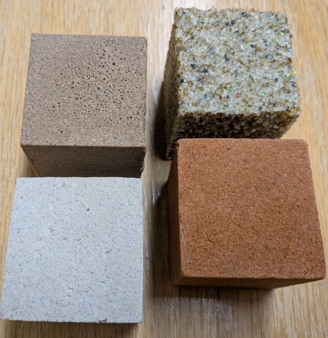 Bốn khối mẫu vật liệu xây dựng được giới thiệu cùng dự án của TS. Xijun Shi