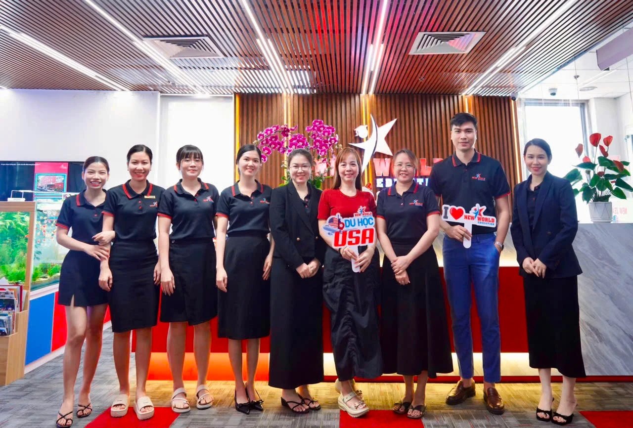 Đại diện Texas State cùng đội ngũ New World Education tại văn phòng
